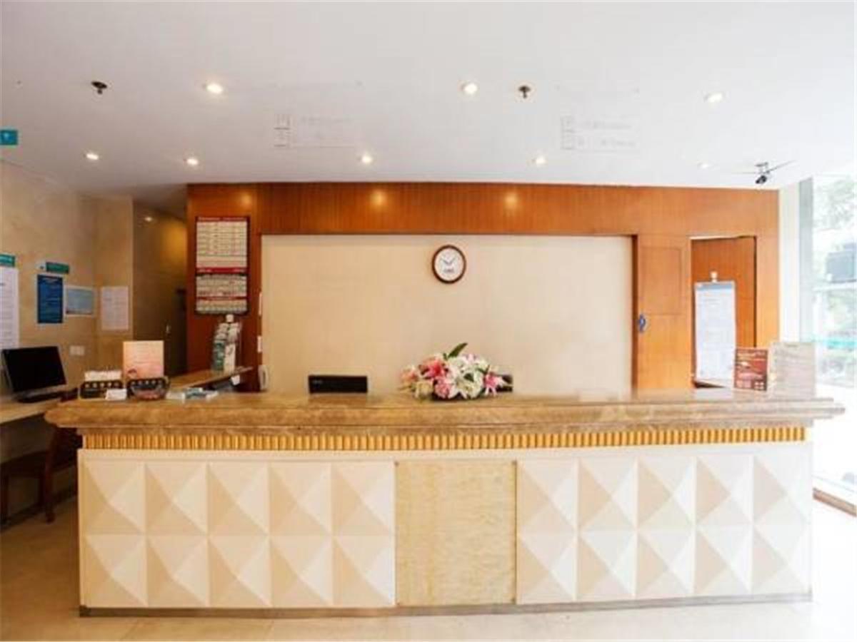 Jingjiang Inn Shanghai Baoyang Pier Bagian luar foto